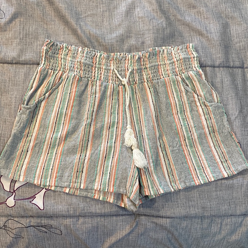 Striped paper bag shorts with pockets. Size M